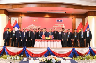 Vietnamese, Lao police forces foster security cooperation 